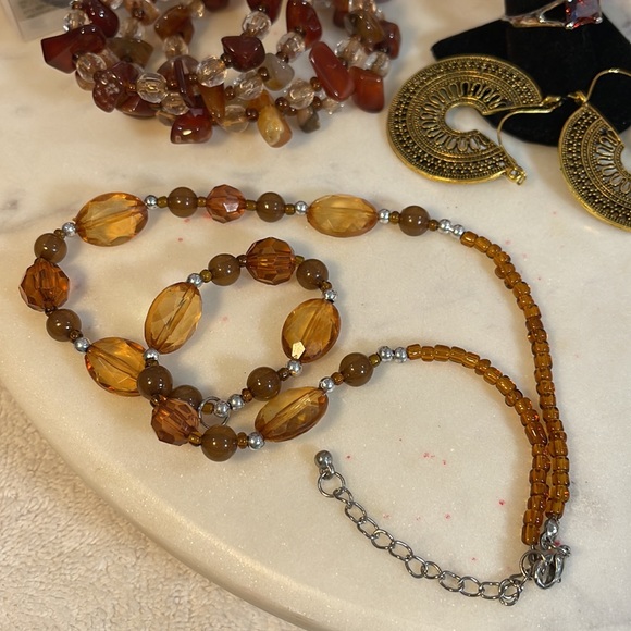 LARGE BUNDLE OF BEAUTY PRODUCTS & JEWELRY W/Lg. Cosmetic Bag - Picture 16 of 17